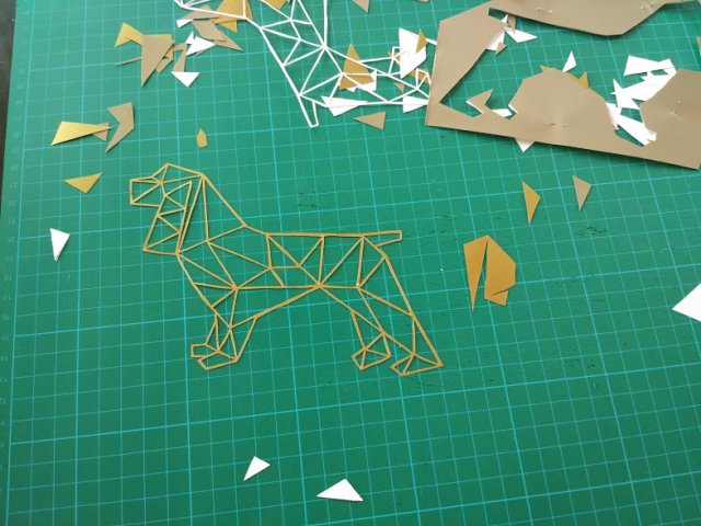 ויניל לגיהוץ – חולצה לבת עם דוגמת אוריגמי