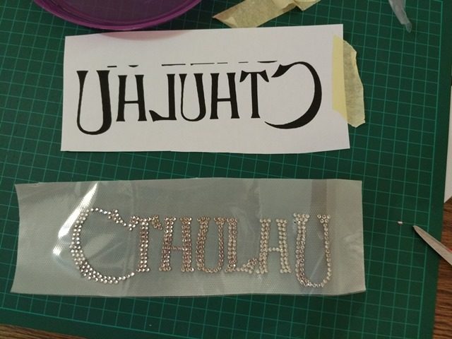 קת'ולהו נצנצים + הדרכה ליצירת אפליקצייה עם אבנים לגיהוץ