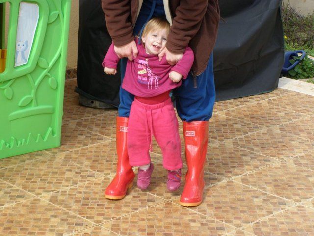 מגפיים אדומות :-)